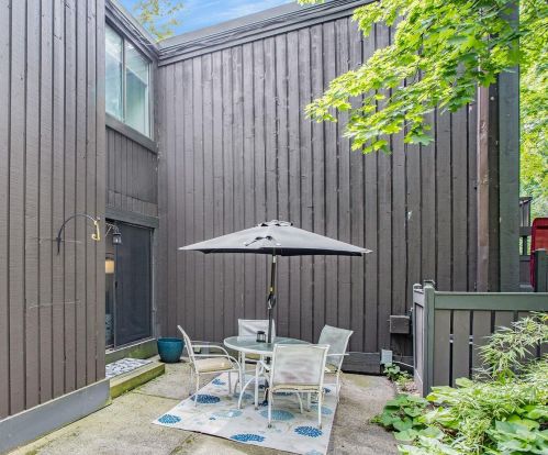 246 Dunbarton Ct, Kalamazoo, MI 49006-4352