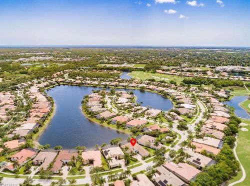 8975 Shenendoah Cir, Naples FL 34113-1670 exterior