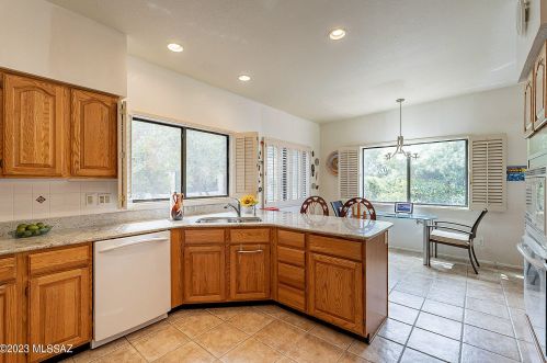 1024 Camino Diestro, Tucson AZ 85704-7694 exterior