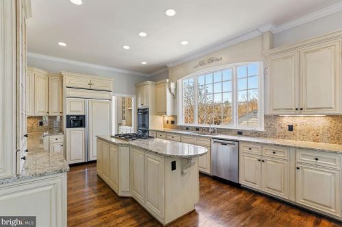 5802 Bent Twig Rd, Mc Lean VA 22101-1806 exterior