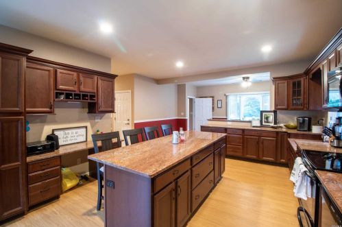 1000 Smithtown Ave, Bohemia NY 11716-2179 exterior