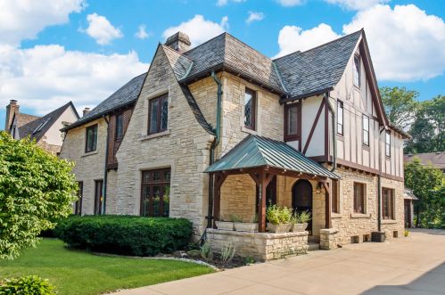 5069 Lake Dr, Milwaukee WI  53217-5749 exterior