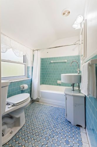 715 Gaywood Dr, Pittsburgh PA 15235-4144 exterior