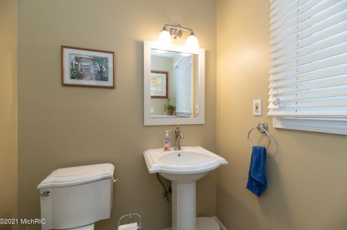 1360 Crooked Lk Dr, Kalamazoo MI 49009-8950 exterior