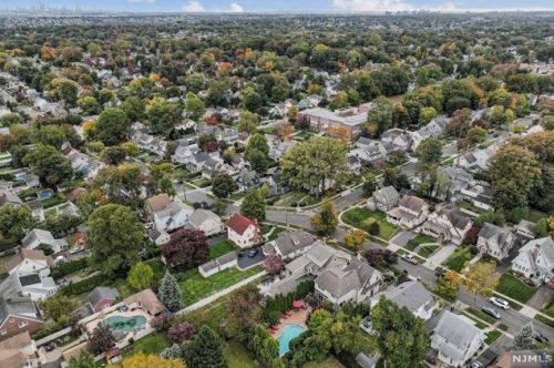 90 Spg Gdn Ave, Nutley NJ 07110-1507 exterior