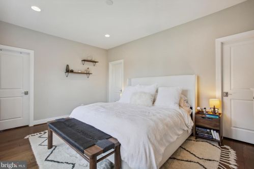 6031 Florence Ln, Alexandria VA 22310-2209 exterior