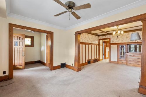 2616 31st St, Milwaukee, WI 53215-2835