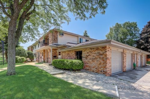 4585 Greenridge Cir, Milwaukee WI  53220-3380 exterior