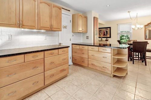 143 St, Seymour CT 06483-2910 exterior