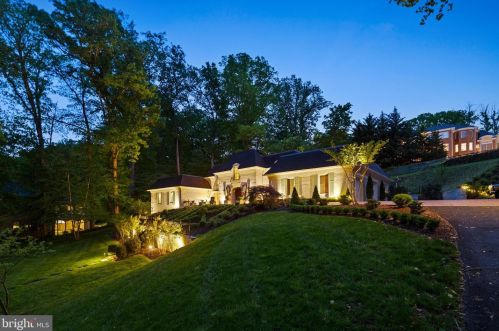 8751 Brook Rd, Mc Lean VA  22102-1507 exterior