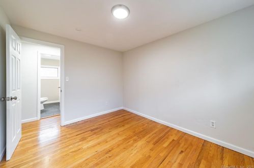 18 Ganny Ter, Enfield CT 06082-3006 exterior