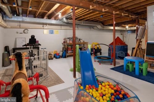 9 Cliveden Ct, Trenton NJ 08648-1400 exterior