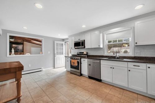 19 Burnham St, Enfield CT 06082-6102 exterior