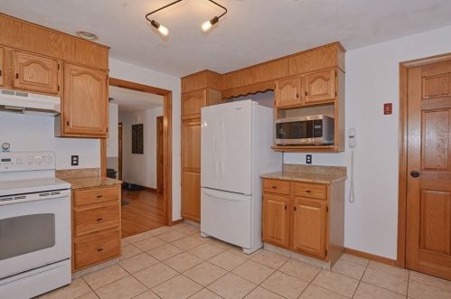 44 Etre Dr, Worcester MA 01604-1408 exterior