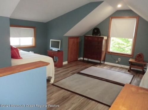 38 Locust Ter, Middletown NJ 07748-1404 exterior