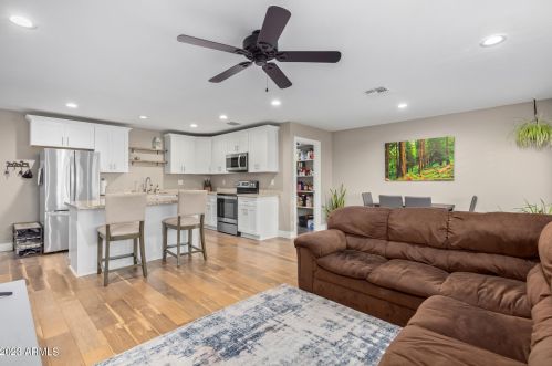 4929 11th St, Phoenix, AZ 85040-3681