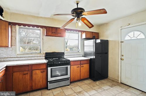 821 50th Pl, Washington, DC 20019-5542