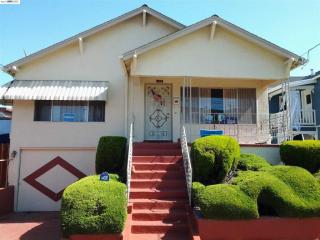 3225 Idaho St, Berkeley, CA 94702-2611