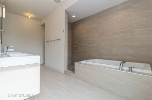 2629 Hamlin Ave, Chicago IL 60647-1009 exterior