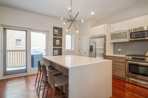 3155 Honore St, Chicago IL 60622-1011 exterior