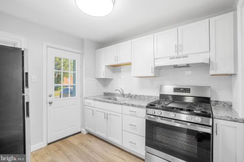 720 Irvington Pl, Chester PA 19013-5213 exterior