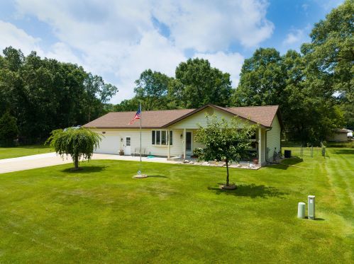265 Mararebecah Ln, Meskegon, MI 49442-1576