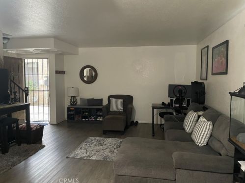 9529 Olive St, Bellflower CA 90706-4518 exterior