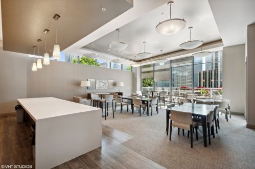 240 Illinois St, Chicago IL 60611-5063 exterior