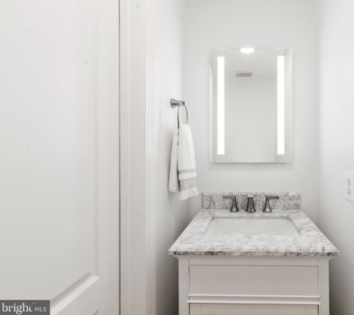 252 Murtha St, Alexandria VA 22304-8613 exterior