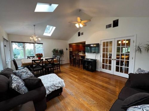 11 Camelot Dr, Norwalk CT 06850-2413 exterior