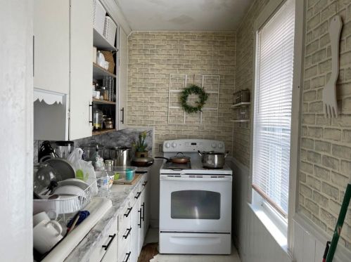 275 Diamond Hl Rd, Woonsocket RI 02895-1504 exterior