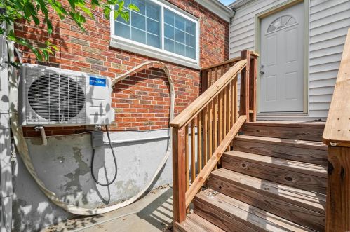 9562 Ldg Pole Ln, Saint Louis MO 63126-2160 exterior