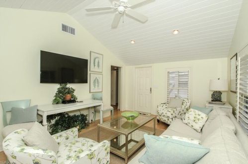 394 11th Ave, Naples FL  34102-7024 exterior