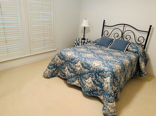 6818 Anglebluff Cir, Dallas TX 75248-4141 exterior