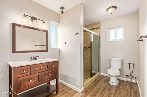 9040 40 Dr, Phoenix AZ 85019-2013 exterior