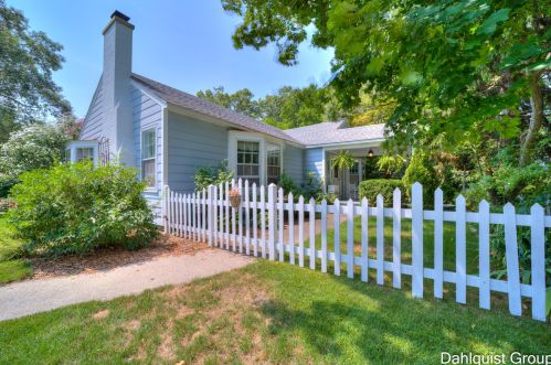 806 Moulton Ave, Meskegon MI 49445-2921 exterior