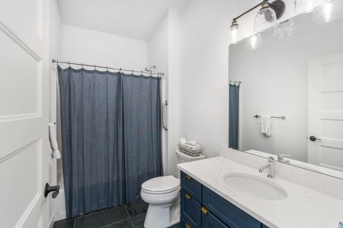 811 Mellwood Ave, Duluth MN 55804-1718 exterior