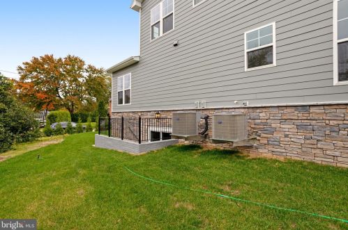 920 Darton Dr, Alexandria VA 22308-2021 exterior