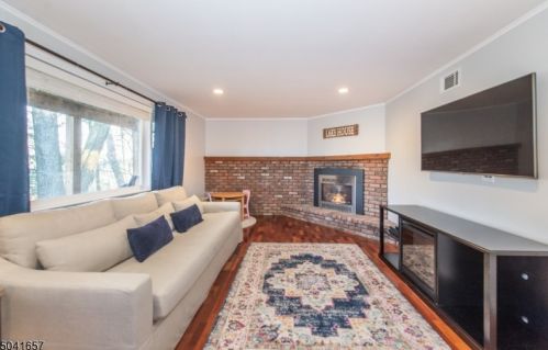 365 Shr Trl, Sparta NJ 07871-1714 exterior