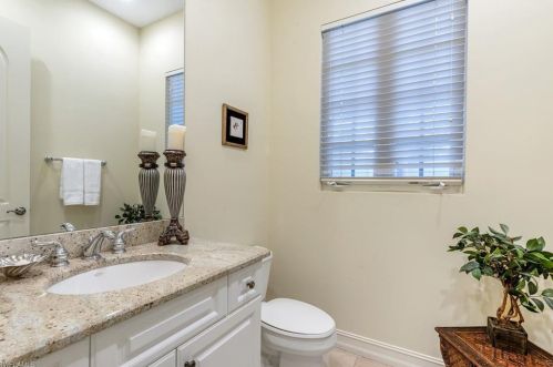 4852 Boulevard Ct, Naples FL 34103-3048 exterior