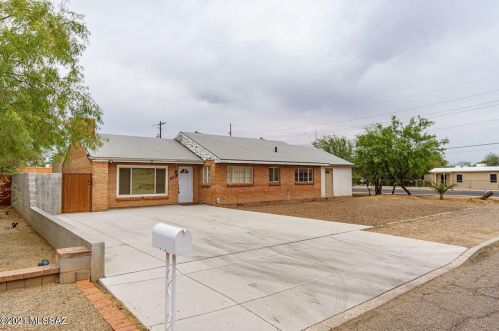 2502 La Cienega Dr, Tucson, AZ 85716-1506