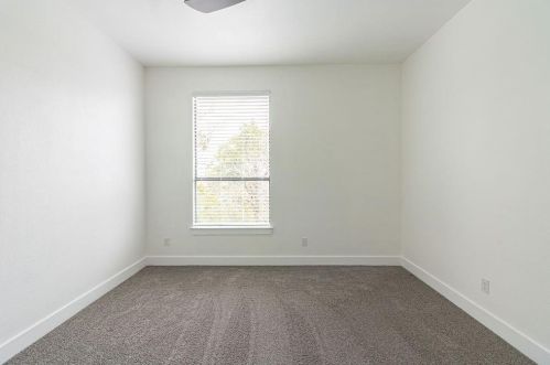 2210 Bonnie View Rd, Dallas TX 75216-7205 exterior