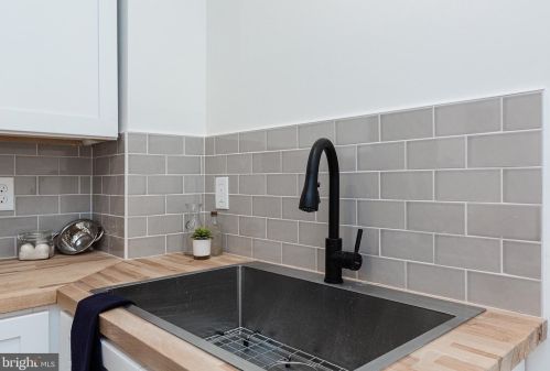 216 James St, Lancaster PA 17603-2910 exterior