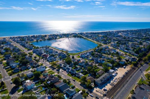 403 Newark Ave, Point Pleasant Beach NJ 08742-4141 exterior