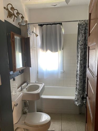 11914 Perry Ave, Chicago IL 60628-6127 exterior