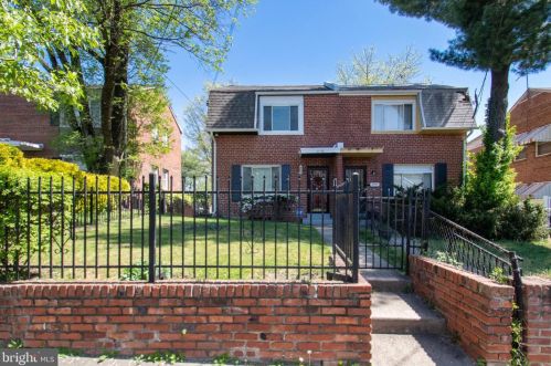 5709 3rd St, Washington, DC 20011-2501