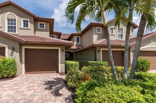 6682 Alden Woods Cir, Naples, FL 34113-3422