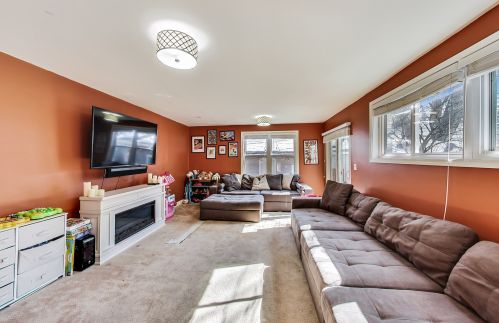 3823 Ravenswood Ave, Chicago IL 60660-2320 exterior