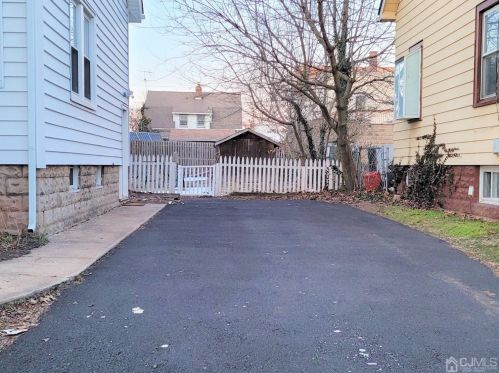 35 Delavan St, New Brunswick NJ  08901-2824 exterior