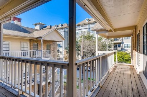 715 22nd 1/2 St, Austin TX  78705-5148 exterior